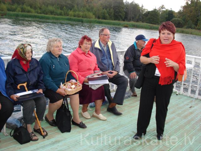 Uz Alūksnes ezera ar gidi Ilonu Riekstiņu, 2013.g. sept.